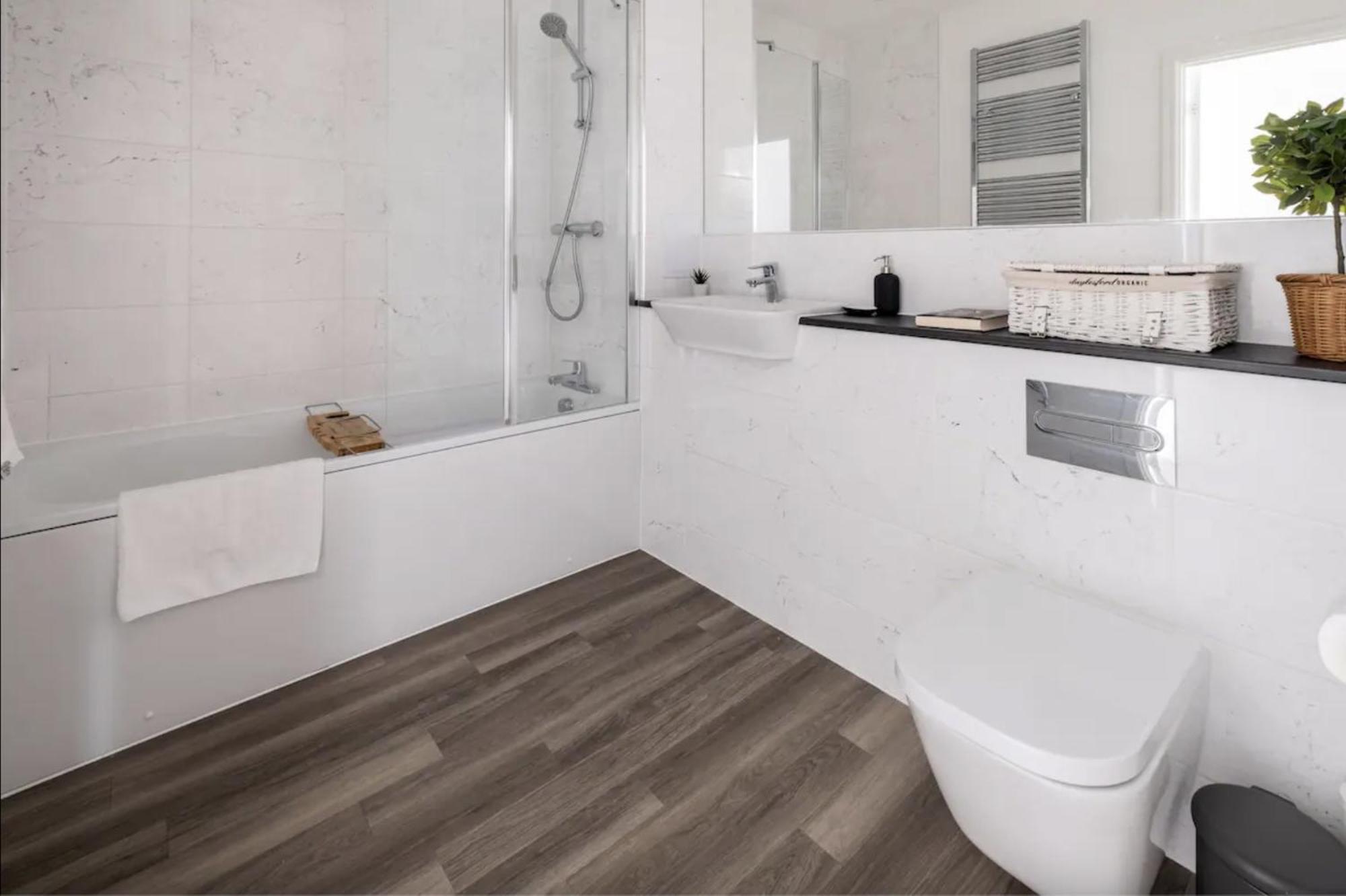 Scandi Style Flat In With Private Terrace Apartment London