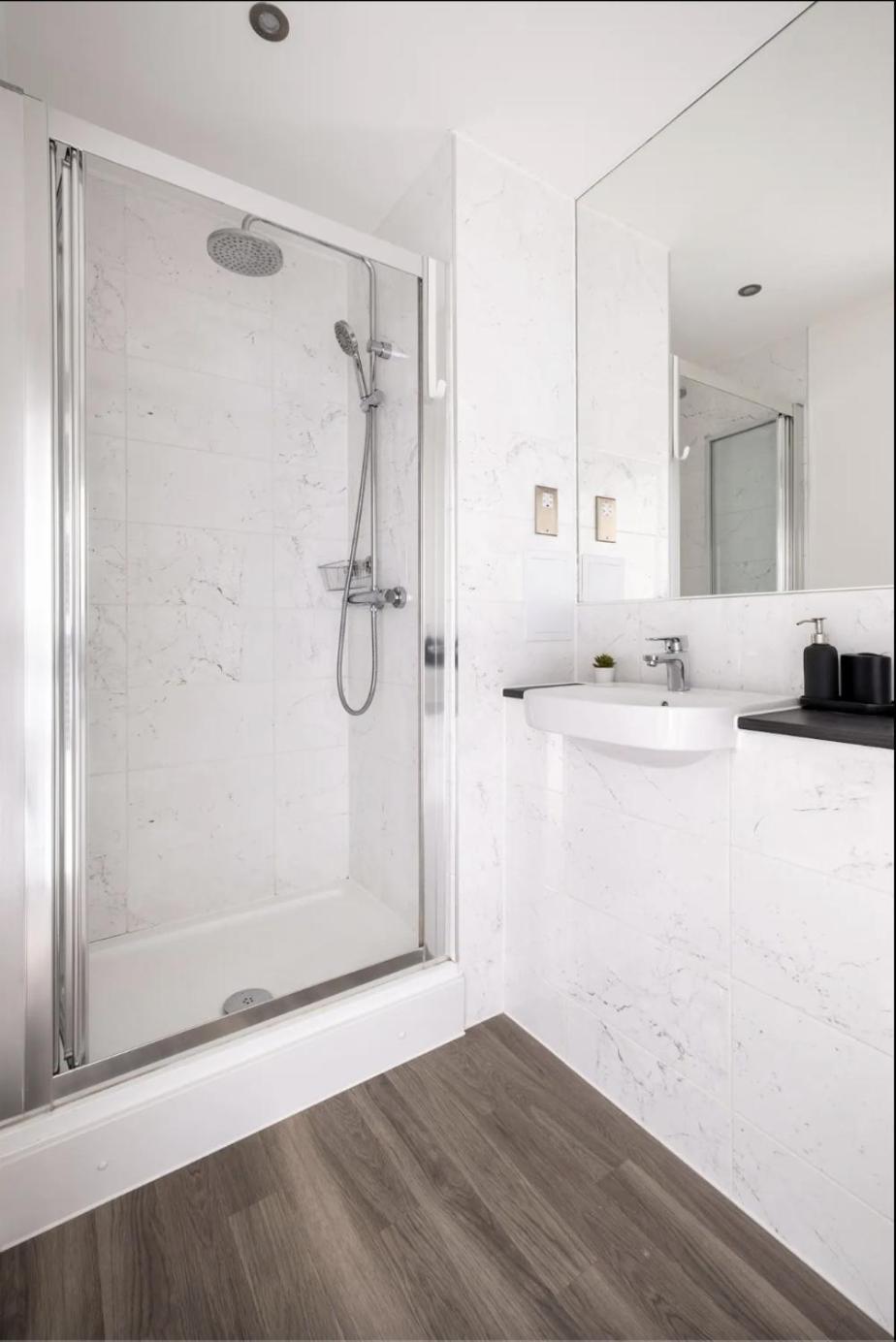 Scandi Style Flat In With Private Terrace Apartment London